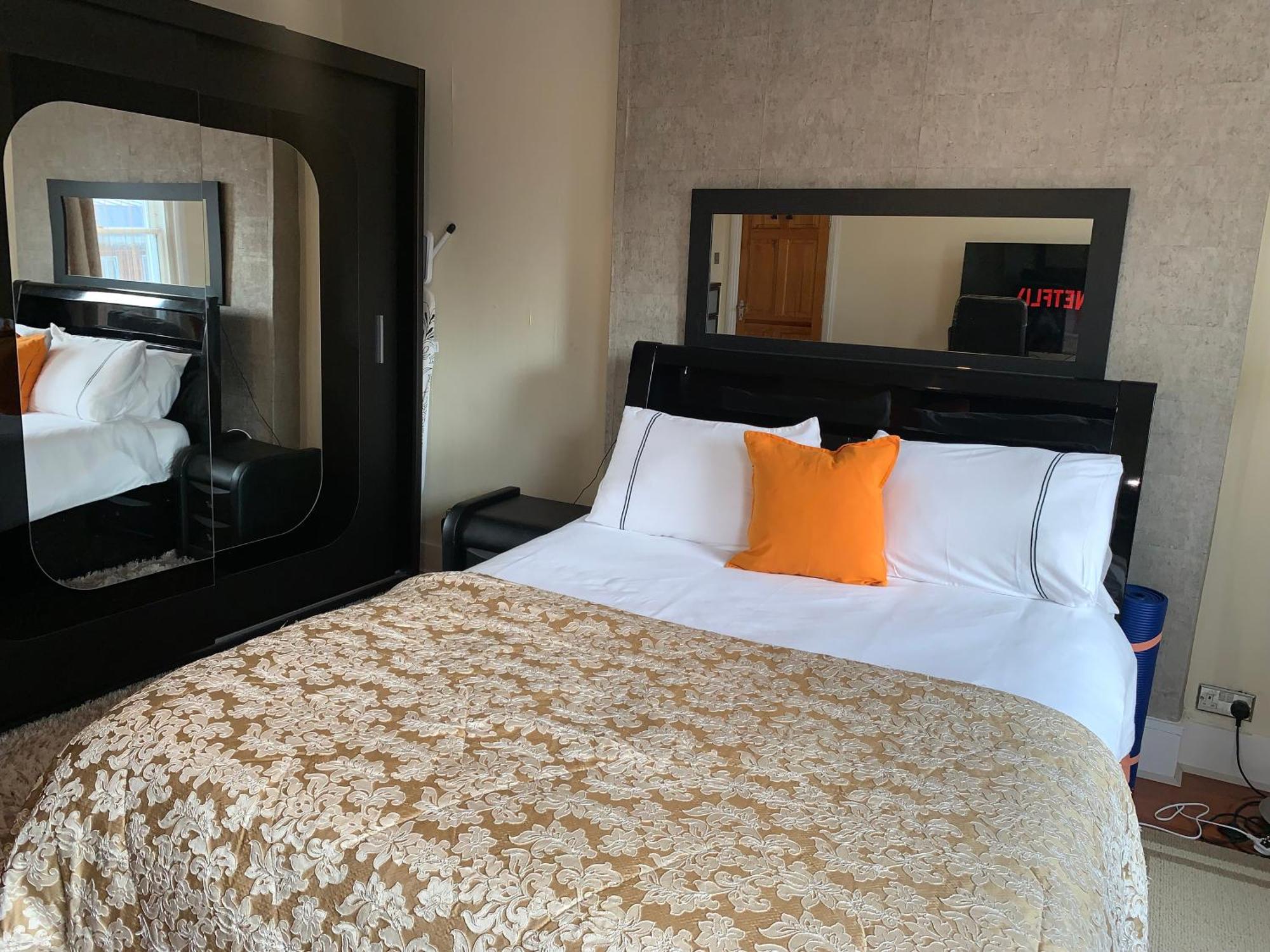 Superbly Furnished Apartment In Central London Eksteriør billede